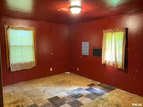 Bedroom - 1019 E Walnut St, Canton, IL 61520 photo 3 of 4