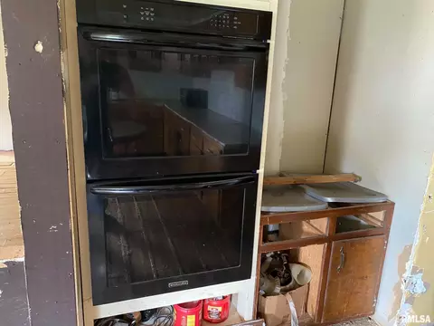 Kitchen - 1019 E Walnut St, Canton, IL 61520 photo 2 of 3