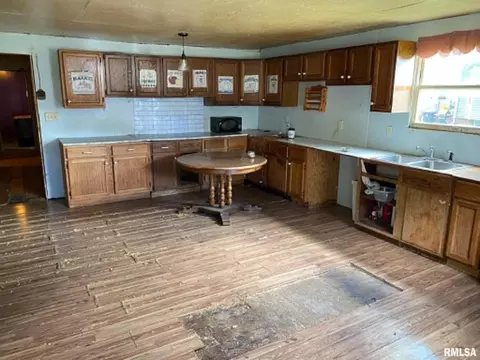 Kitchen - 1019 E Walnut St, Canton, IL 61520 photo 1 of 3