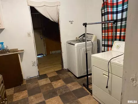 Other - 1019 E Walnut St, Canton, IL 61520 photo 5 of 10