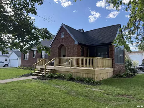 404 N Illinois St, Lewistown, IL 61542