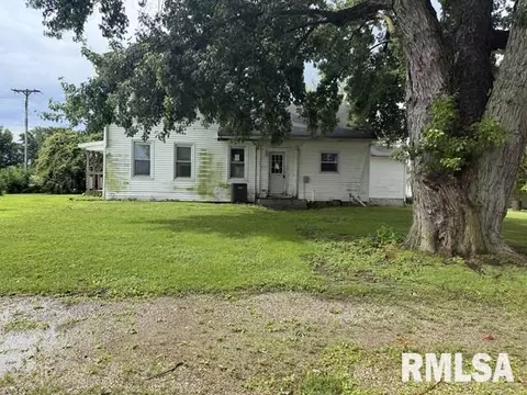 107 E Market St, Table Grove, IL 61482
