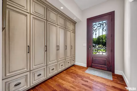 Entry Way - 800 Bayside Dr, Germantown Hills, IL 61548 photo 3 of 6