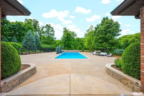 Exterior - 800 Bayside Dr, Germantown Hills, IL 61548 photo 3 of 13