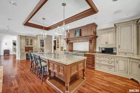 Kitchen - 800 Bayside Dr, Germantown Hills, IL 61548 photo 5 of 8