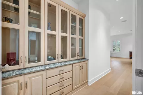 Entry Way - 800 Bayside Dr, Germantown Hills, IL 61548 photo 5 of 6