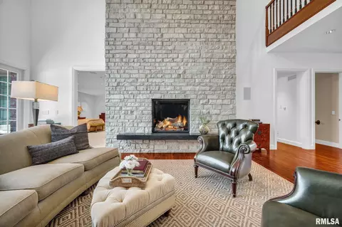 Living - 800 Bayside Dr, Germantown Hills, IL 61548 photo 3 of 9