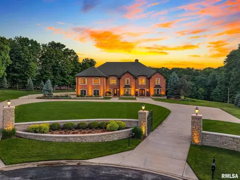 Exterior - 800 Bayside Dr, Germantown Hills, IL 61548 photo 12 of 13