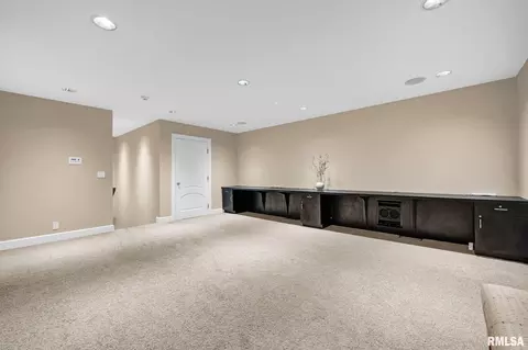 Living - 800 Bayside Dr, Germantown Hills, IL 61548 photo 8 of 9