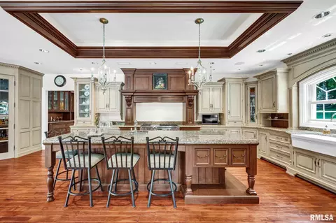 Kitchen - 800 Bayside Dr, Germantown Hills, IL 61548 photo 2 of 8