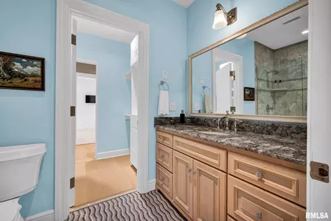 Bath - 800 Bayside Dr, Germantown Hills, IL 61548 photo 6 of 9