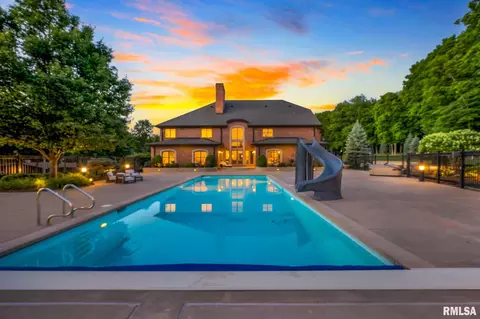 Exterior - 800 Bayside Dr, Germantown Hills, IL 61548 photo 8 of 13