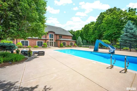 Exterior - 800 Bayside Dr, Germantown Hills, IL 61548 photo 6 of 13