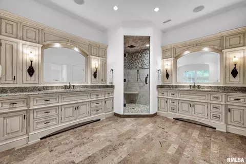 Bath - 800 Bayside Dr, Germantown Hills, IL 61548 photo 3 of 9