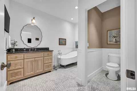Bath - 800 Bayside Dr, Germantown Hills, IL 61548 photo 5 of 9