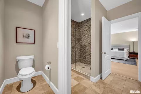 Entry Way - 800 Bayside Dr, Germantown Hills, IL 61548 photo 6 of 6