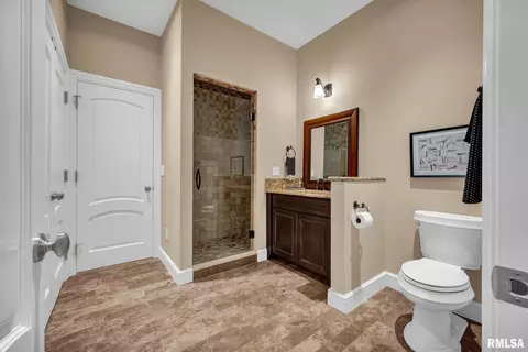 Bath - 800 Bayside Dr, Germantown Hills, IL 61548 photo 9 of 9