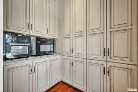 Kitchen - 800 Bayside Dr, Germantown Hills, IL 61548 photo 1 of 8