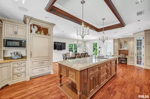 Kitchen - 800 Bayside Dr, Germantown Hills, IL 61548 photo 6 of 8