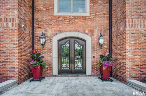 Entry Way - 800 Bayside Dr, Germantown Hills, IL 61548 photo 1 of 6