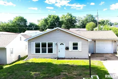 1409 Bush St, Pekin, IL 61554