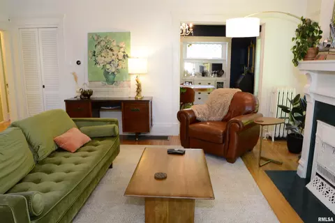 Living - 439 N Mcarthur St, Macomb, IL 61455 photo 3 of 5