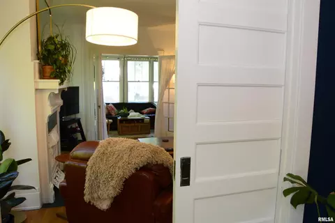 Entry Way - 439 N Mcarthur St, Macomb, IL 61455 photo 2 of 5