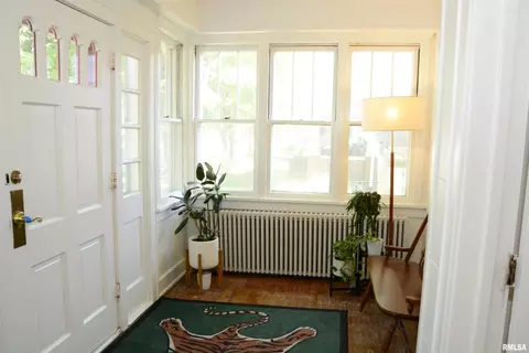 Entry Way - 439 N Mcarthur St, Macomb, IL 61455 photo 1 of 5