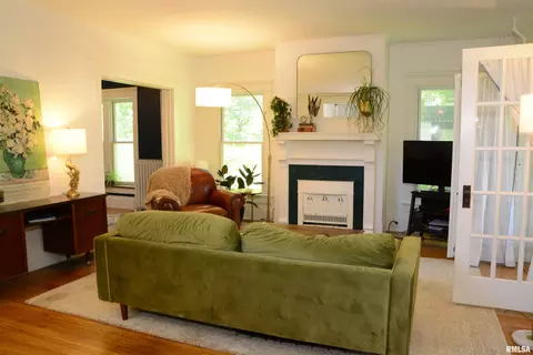 Living - 439 N Mcarthur St, Macomb, IL 61455 photo 1 of 5