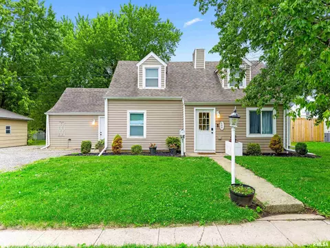 406 E Bullock St, Eureka, IL 61530
