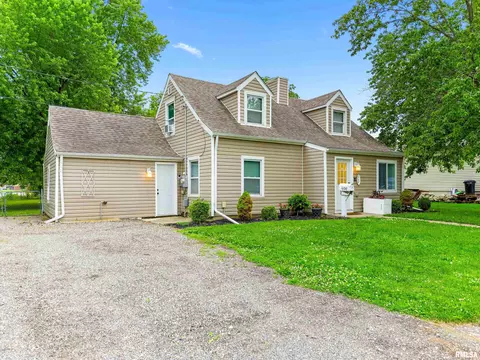 Exterior - 406 E Bullock St, Eureka, IL 61530 photo 2 of 8