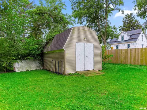 Exterior - 406 E Bullock St, Eureka, IL 61530 photo 7 of 8