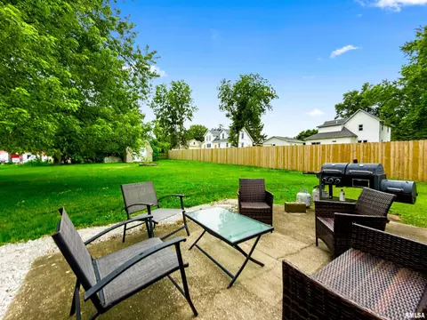 Exterior - 406 E Bullock St, Eureka, IL 61530 photo 6 of 8