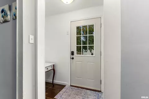 Entry Way - 406 E Bullock St, Eureka, IL 61530 photo 1 of 4