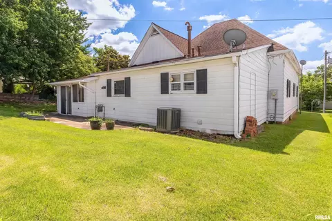 Exterior - 1408 Mchaney St, Eldorado, IL 62930 photo 5 of 6