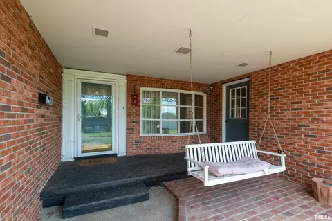 Exterior - 1408 Mchaney St, Eldorado, IL 62930 photo 3 of 6