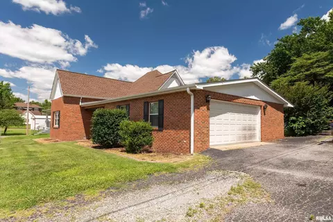 Exterior - 1408 Mchaney St, Eldorado, IL 62930 photo 6 of 6