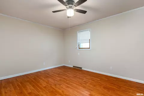 Bedroom - 1408 Mchaney St, Eldorado, IL 62930 photo 3 of 5