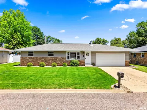 131 Jadewood St, Morton, IL 61550