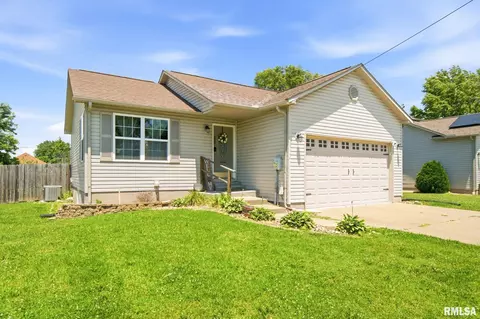 308 W Florence St, Sesser, IL 62884