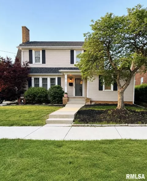 109 Catherine St, Washington, IL 61571