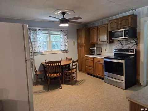 Kitchen - 308 S Bonham St, Macomb, IL 61455 photo 2 of 3