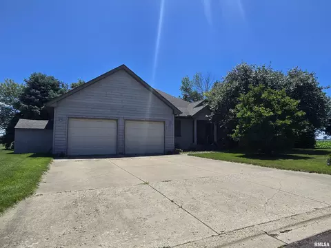 416 Kennedy Dr, Metamora, IL 61548