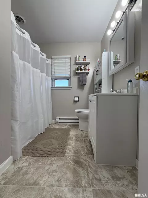 Bath - 1419 W Grant St, Macomb, IL 61455 photo 5 of 5
