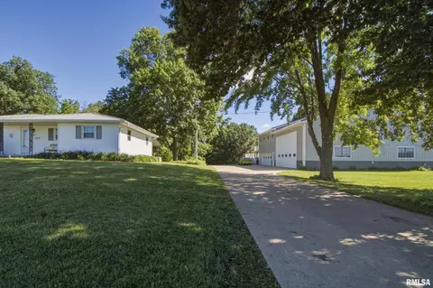 Exterior - 1419 W Grant St, Macomb, IL 61455 photo 8 of 13