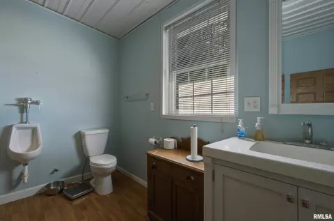 Bath - 1419 W Grant St, Macomb, IL 61455 photo 3 of 5