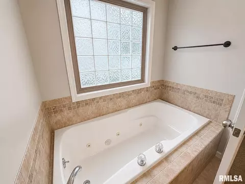 Bath - 7010 N Buckeye Dr, Edwards, IL 61528 photo 3 of 5