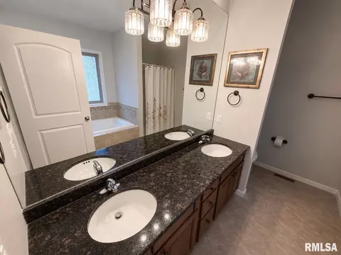 Bath - 7010 N Buckeye Dr, Edwards, IL 61528 photo 2 of 5
