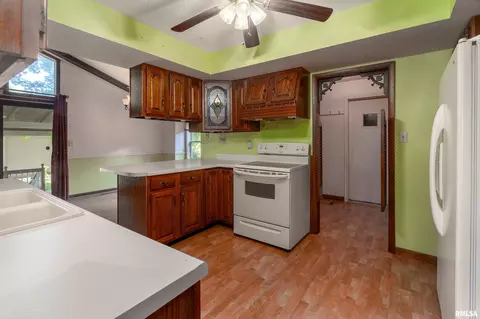 Kitchen - 515 E Clark Trl, Herrin, IL 62948 photo 3 of 4
