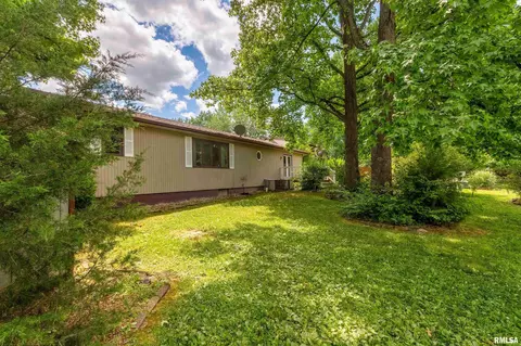 Exterior - 515 E Clark Trl, Herrin, IL 62948 photo 5 of 8